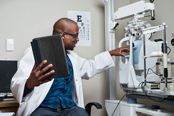 Optometrist Vs  Ophthalmologist: Understanding The Difference